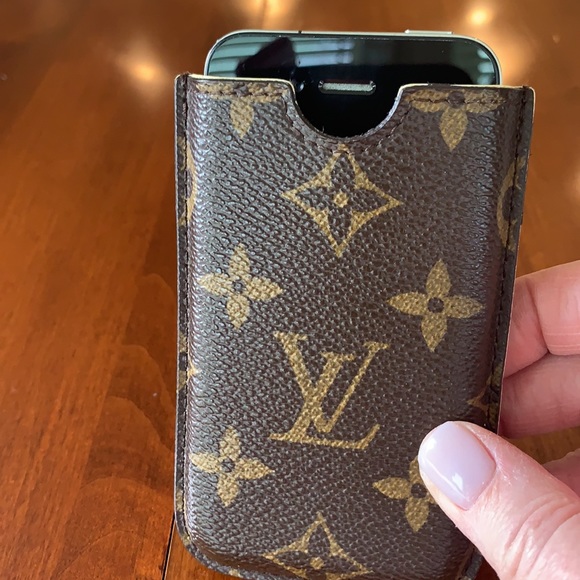 Authentic Louis Vuitton iPhone 5 hard case with original pouch and box and tags - Picture 12 of 12